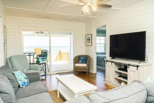 Salty But Sweet by Oak Island Accommodations - photo 35