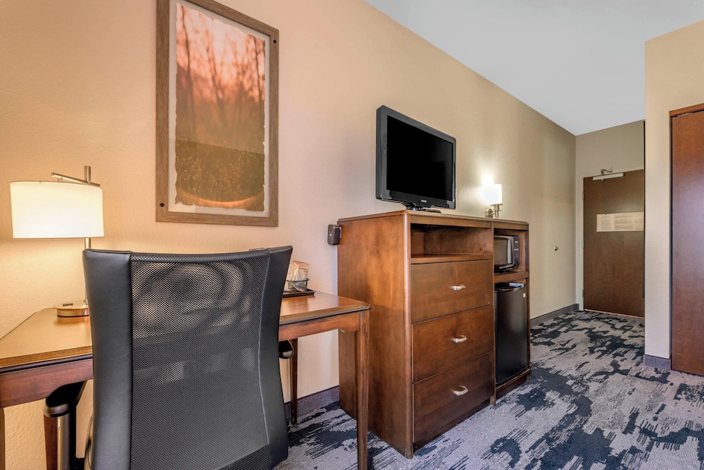 Fairfield Inn & Suites by Marriott Slippery Rock - photo 10