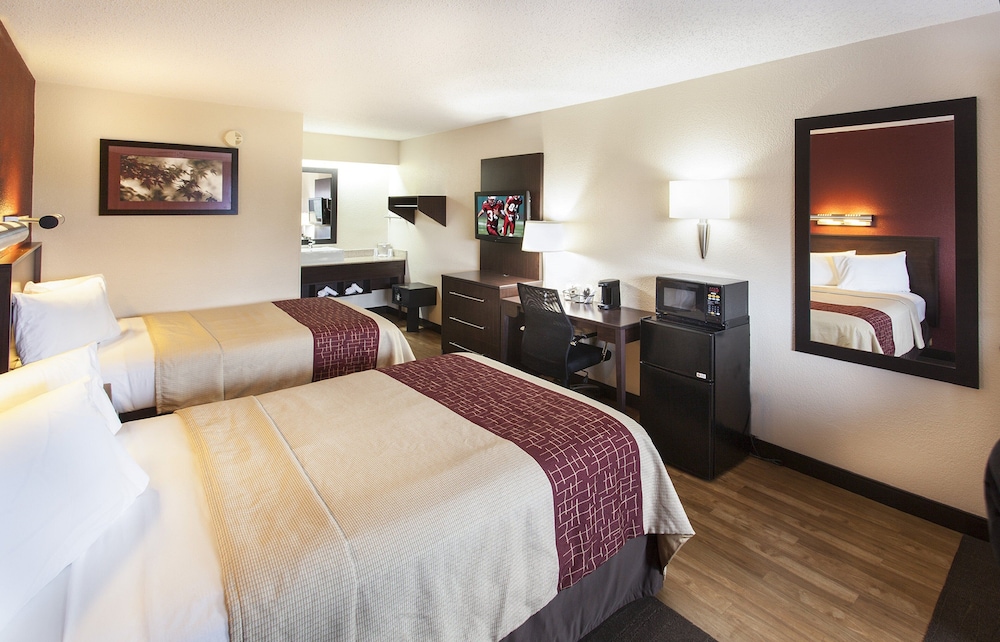 Red Roof Inn PLUS Philadelphia Airport - photo 8