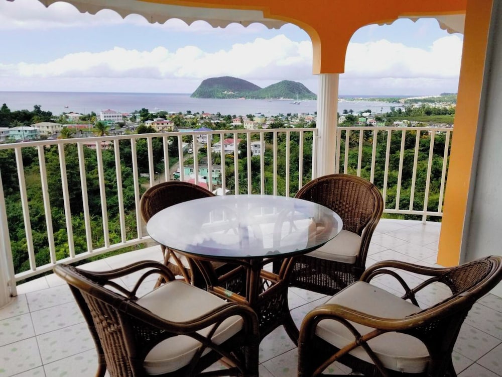 Candy’s Palace in Portsmouth, Dominica