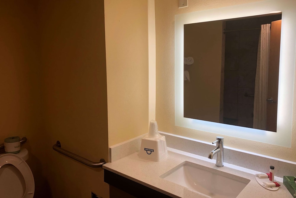 Days Inn by Wyndham Grove City Columbus South - photo 19