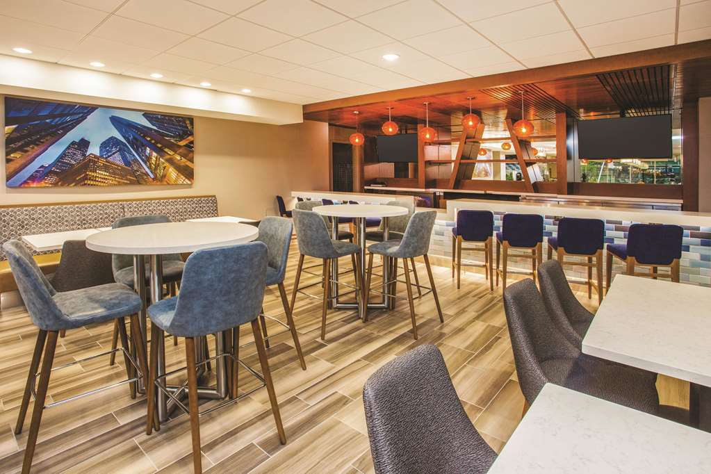 La Quinta Inn & Suites by Wyndham Chicago Downtown - photo 68