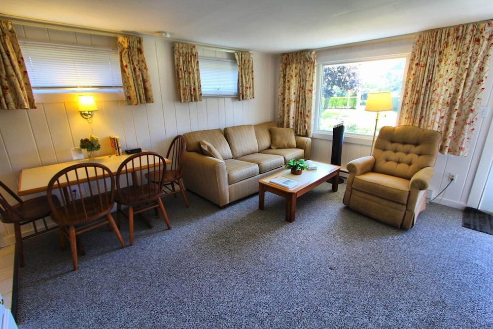 Brant Point Courtyard - photo 18