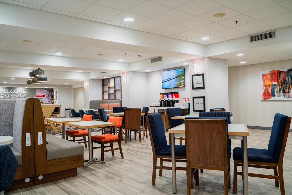 Hampton Inn Gonzales - photo 41
