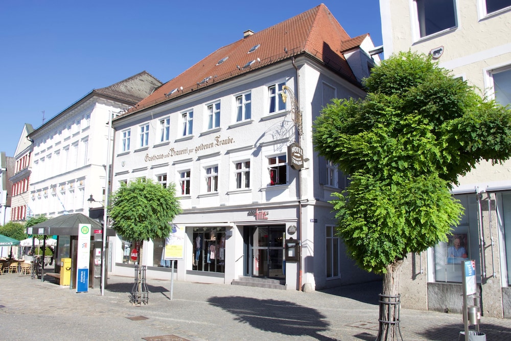 Hotel Goldene Traube — Guenzburg