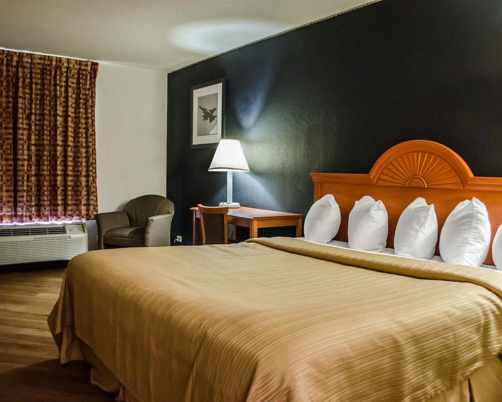 Days Inn by Wyndham Eglin AFB - photo 11