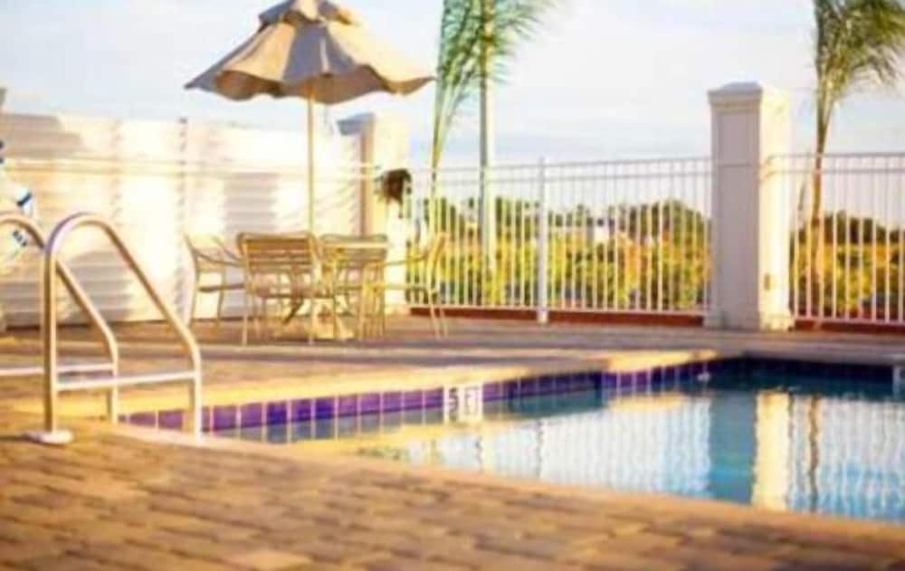 Hampton Inn & Suites Lake Wales - photo 7