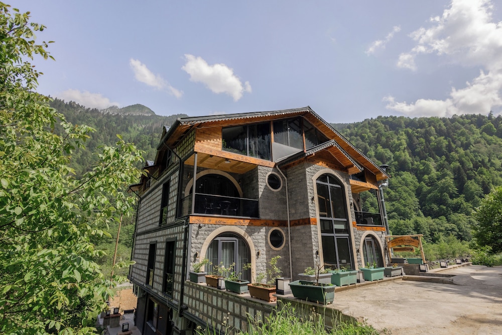 Vadi Taş Konak in Camlihemsin, Turkey