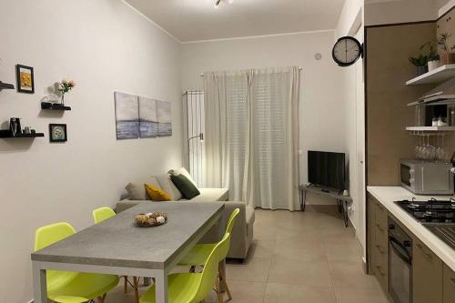 B&B Piano1 Interno5 Accogliente E Moderno Bilocale Vicino Al Centro — 4-Star Luxury Hotel in Salerno, Italy
