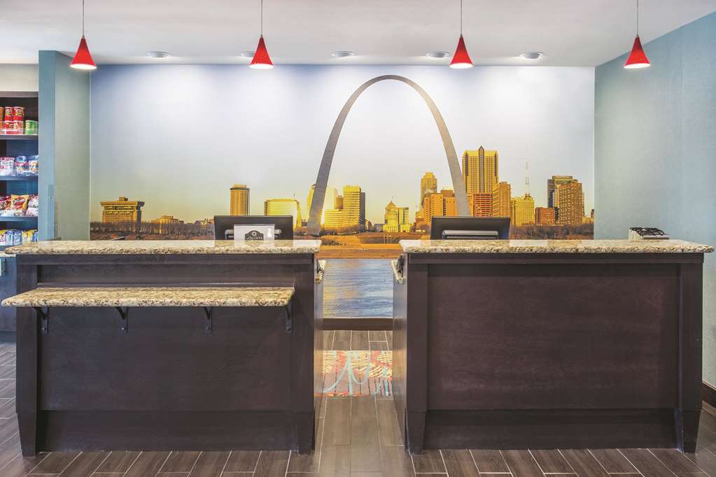 La Quinta Inn & Suites by Wyndham O'Fallon IL St. Louis - photo 6