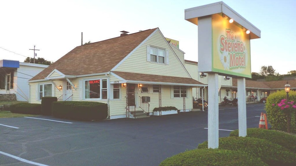 The Stevens Motel - last minute hotel in State College