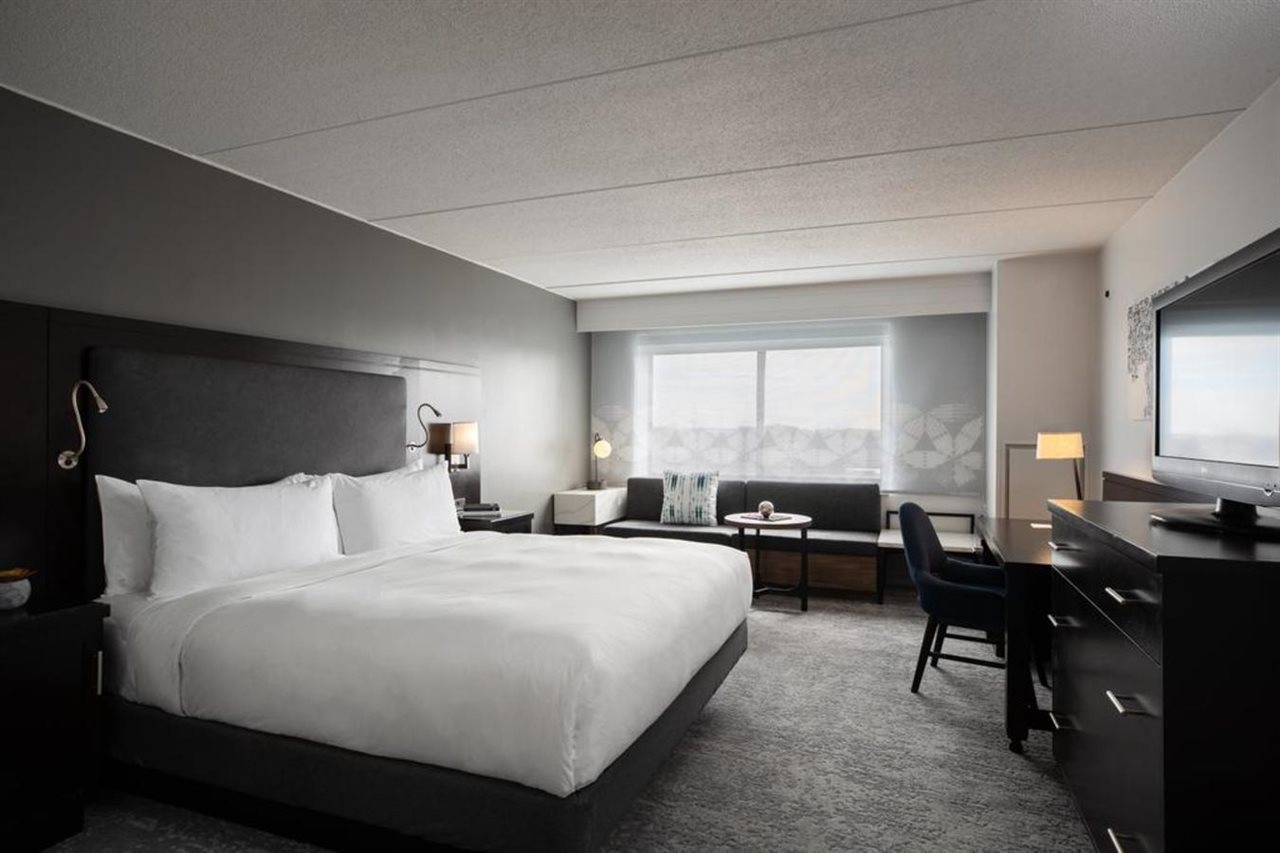 The Baronette Renaissance Detroit Novi Hotel - photo 3