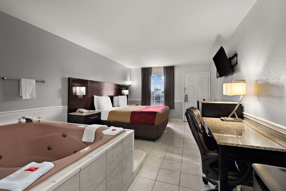 Econo Lodge Princess Anne - photo 12
