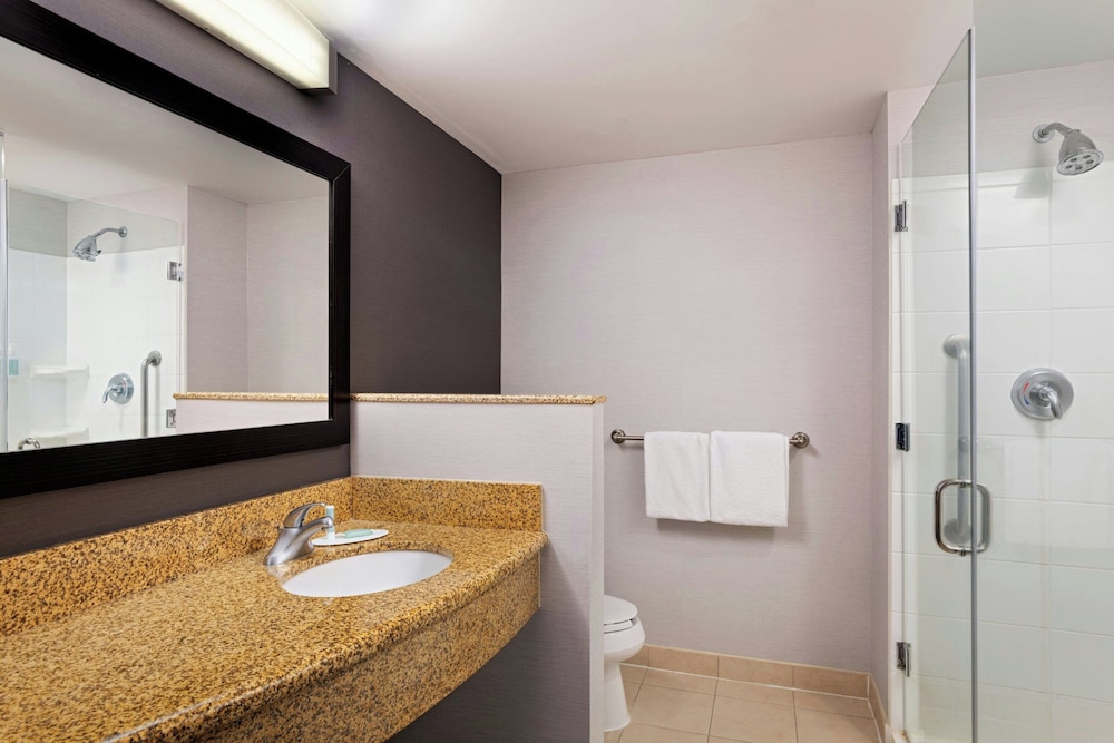 Courtyard Marriott Aksarben Village - photo 12