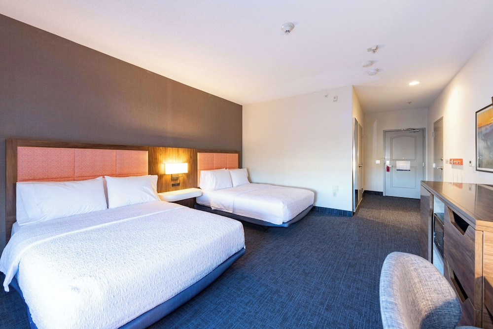 Hampton Inn & Suites Pittsburg CA - photo 37