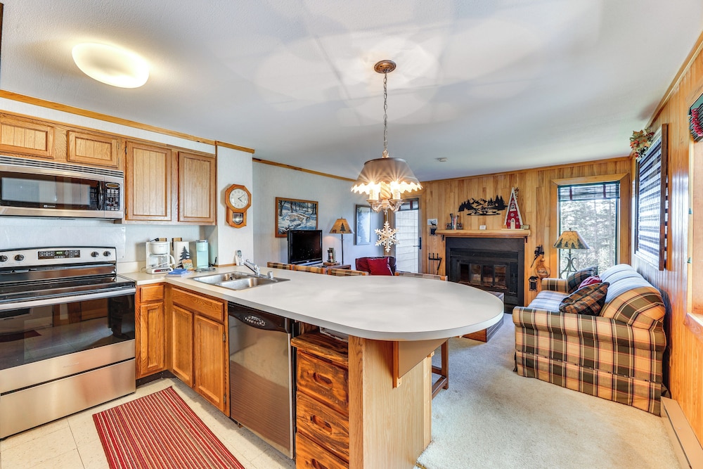 Located in Snowshoe Resort: Townhome w Deck - photo 9