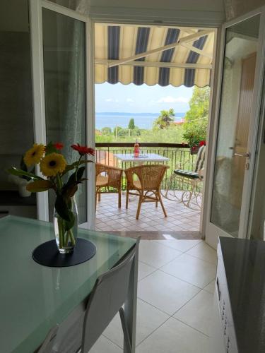 Elena Apartment View Lake Private Garage — 4-Star Luxury Hotel in Bardolino, Italy