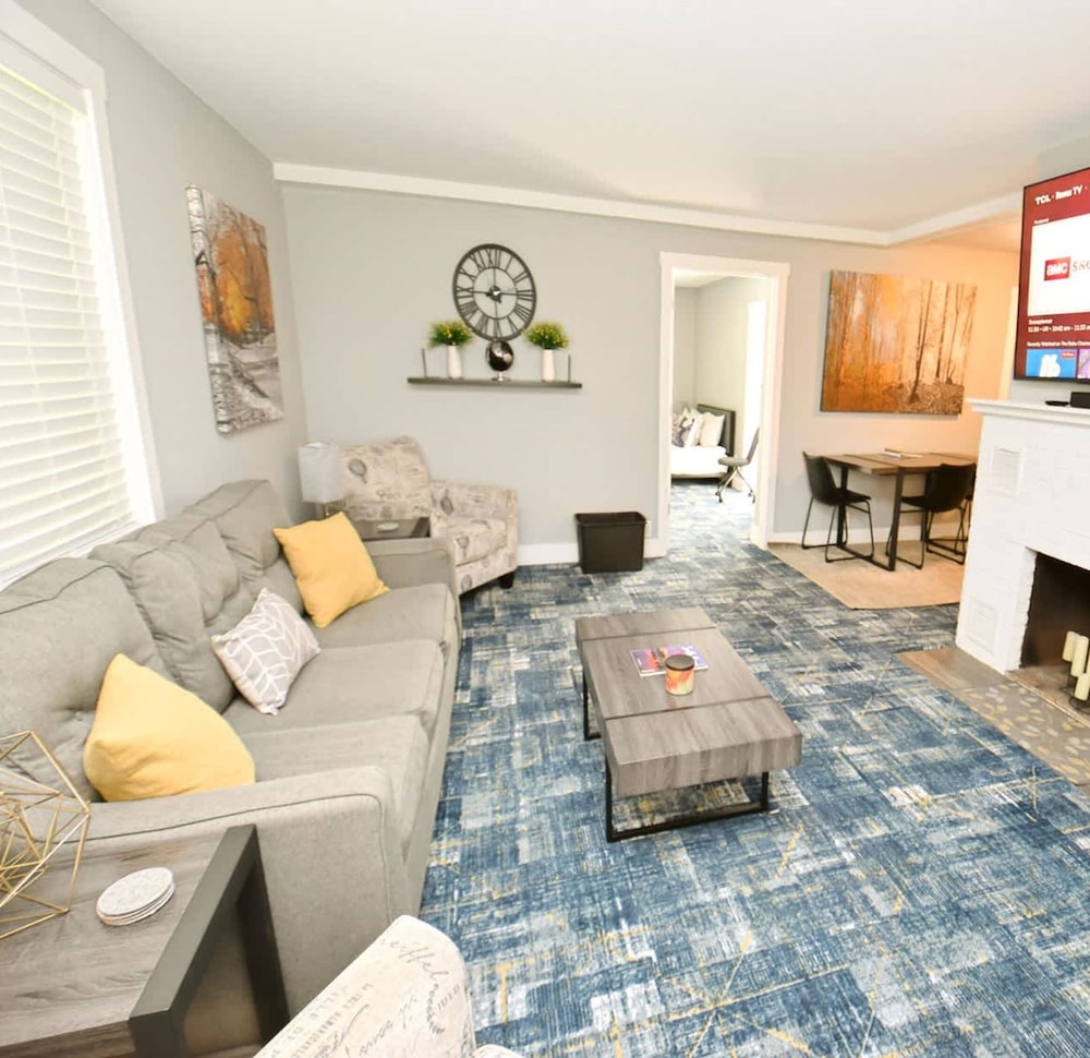 3 Blocks to Notre Dame EV Charger 1707 in South Bend, United States