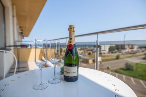 Summerland Happy Blue Apartments — 4-Star Luxury Hotel in Ovidiu, Romania