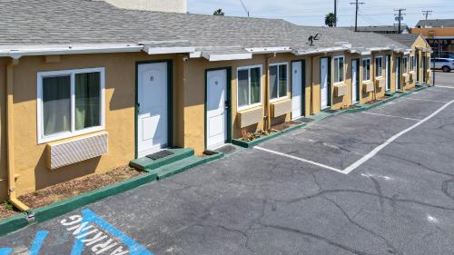 Signal Hill Motel Beach Motel - photo 14