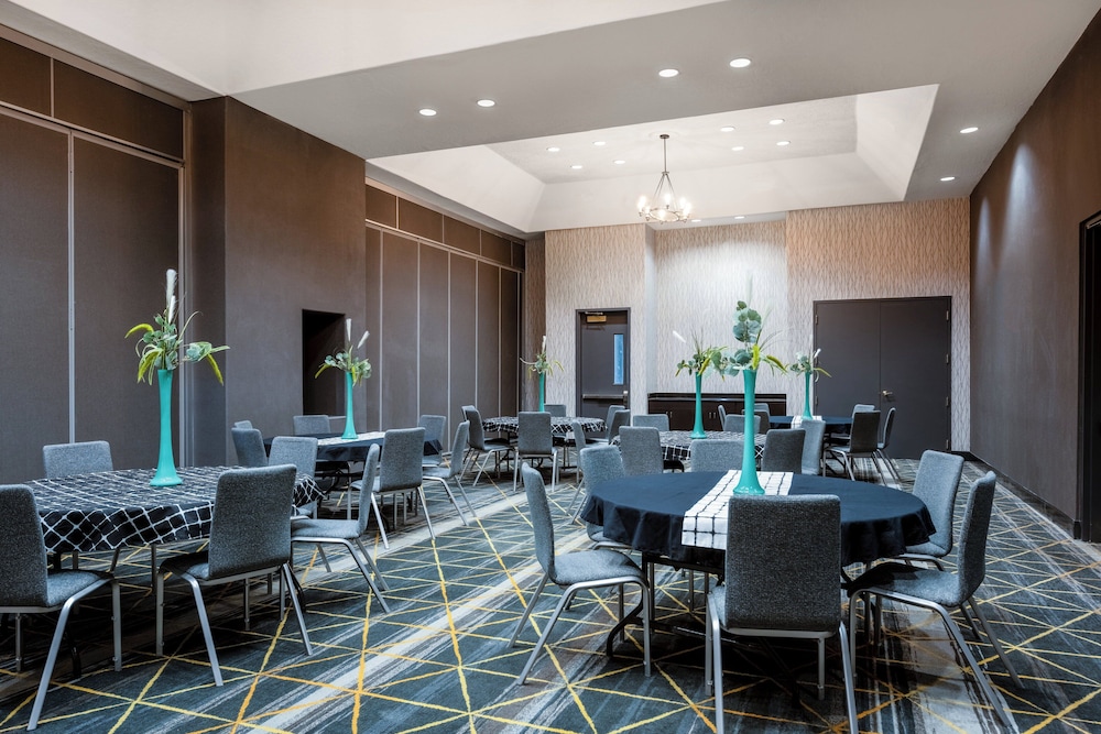 Holiday Inn & Suites Albuquerque Airport by IHG - photo 27