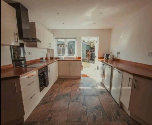 Charming 2 Bedroom Cottage mid town on quiet road sleeps 4 — 4-Star Luxury Hotel in Sudbury, United Kingdom