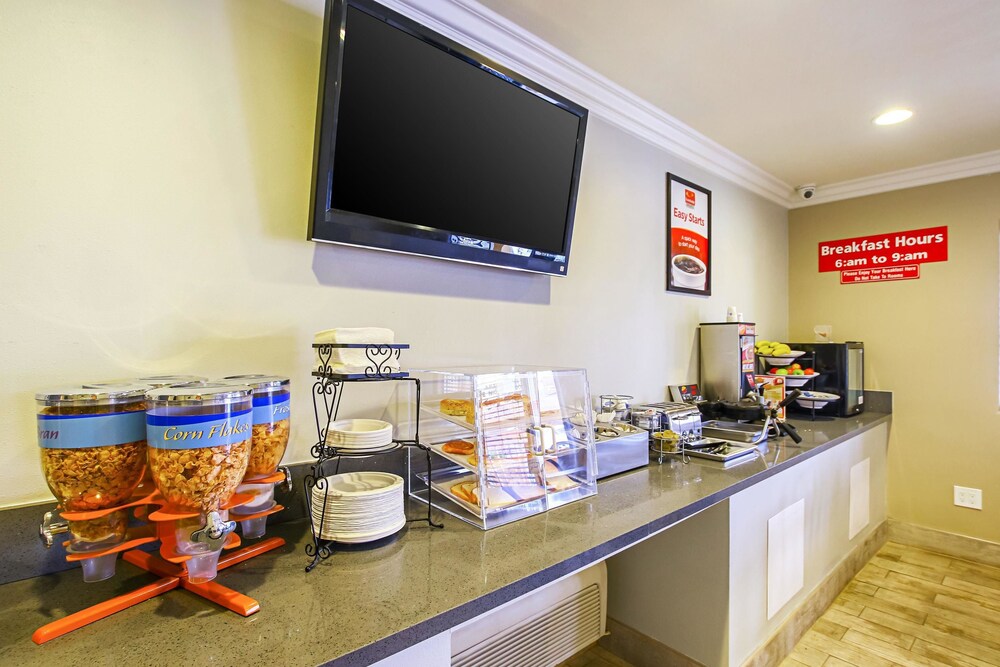 Econo Lodge San Bernardino I 215 - photo 19