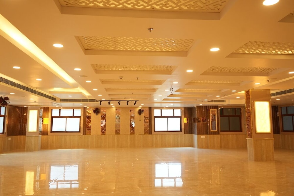 Hotel Golden Palace - last minute hotel in Lucknow
