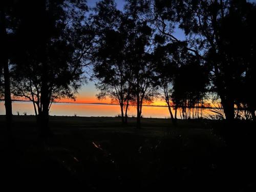 Absolutely Lakeside House quiet and peace — 4-Star Luxury Hotel in Killarney Vale, Australia