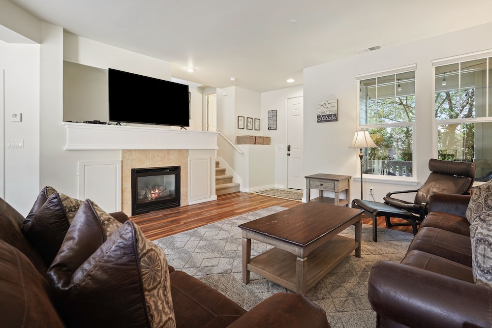 Old Mill Magic 2 Bedroom Townhouse by RedAwning — 4-Star Luxury Hotel in Bend, United States