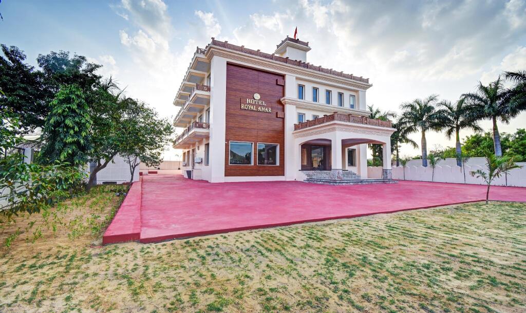 Treebo Premium Royal Amar With Mountain View and Swimming Pool in Pushkar, India