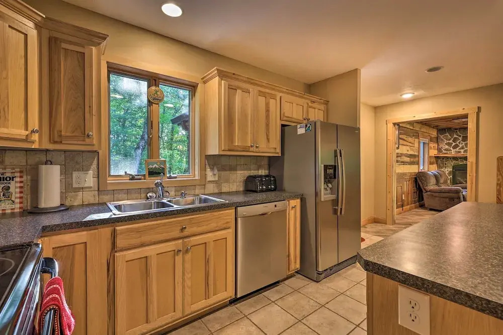 2 Mi to Beech Mtn Resort: Cabin w Deck & Grill - photo 19
