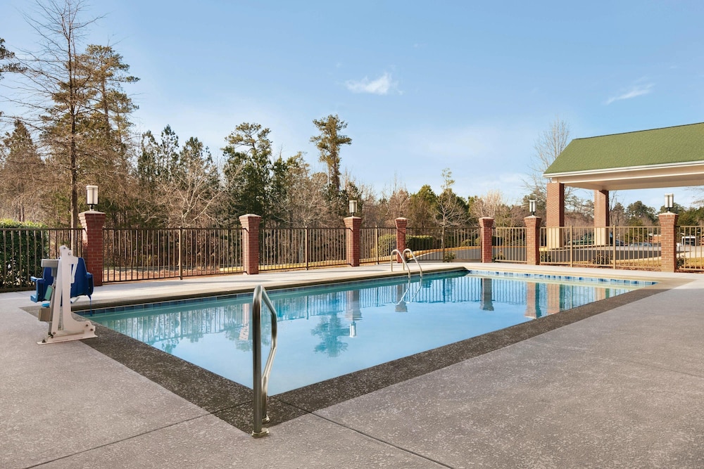 Four Points by Sheraton Raleigh Arena - photo 25