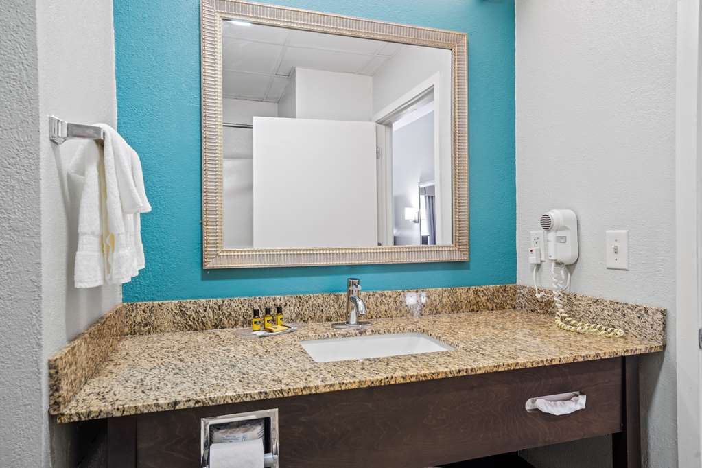 Blue Water Inn Suites BW Signature Collection - photo 42