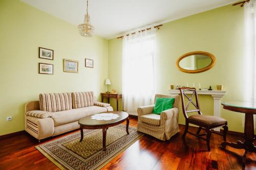 100 Cracovian Traditional Apartment — 4-Star Luxury Hotel in Krakow, Poland