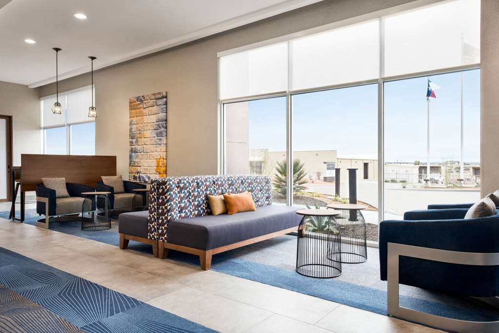 La Quinta Inn & Suites by Wyndham Del Rio - photo 14