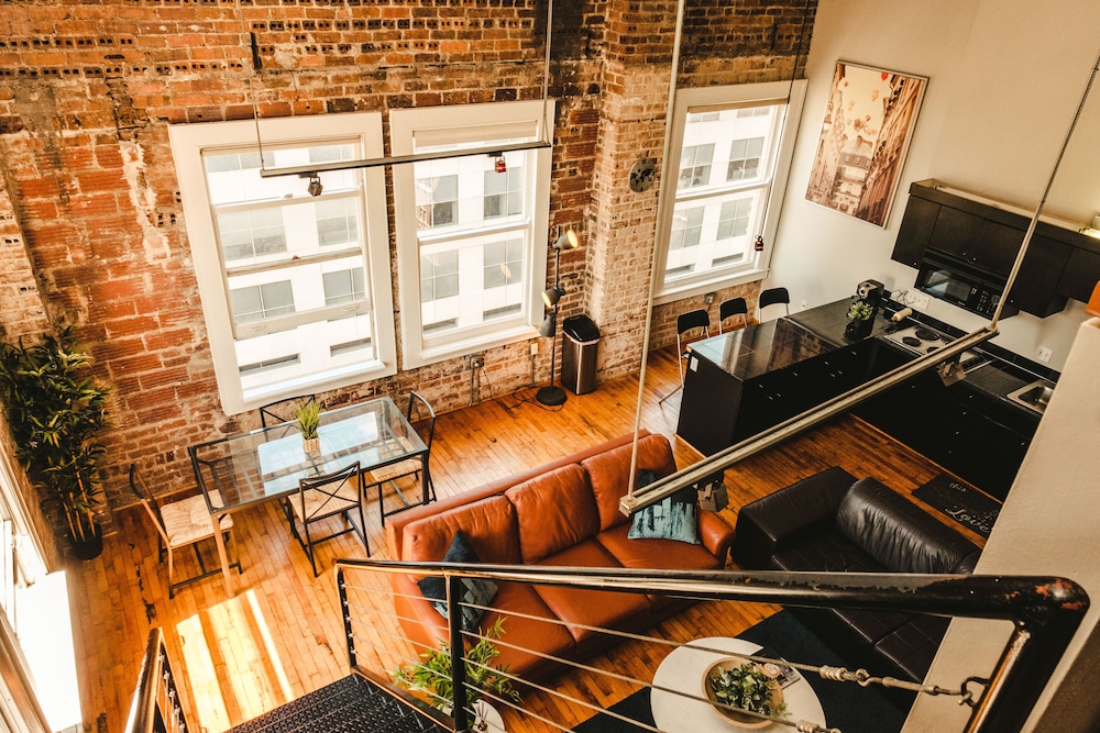 Crashpad On Main Street - photo 26