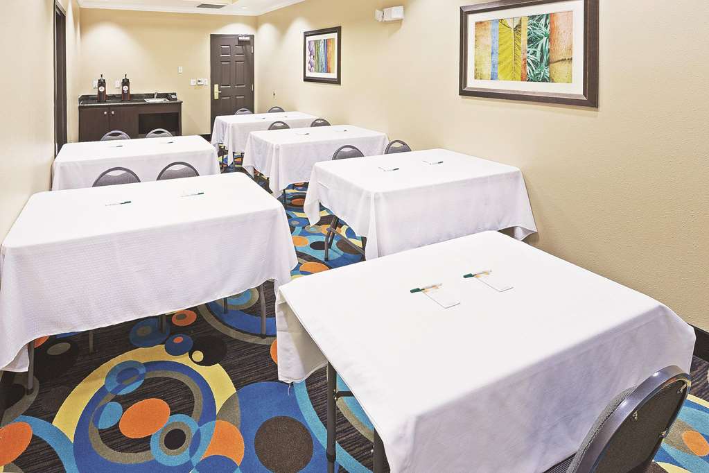 La Quinta Inn & Suites by Wyndham Houston Hobby Airport - photo 20