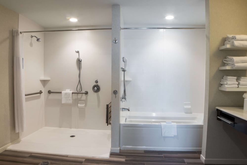 Hampton Inn & Suites Charlotte Ballantyne - photo 32