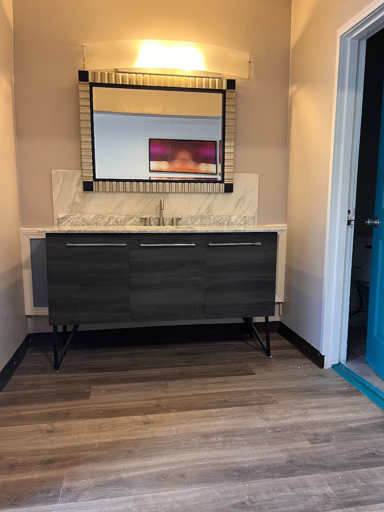 Imperial Inn in Madison, United States