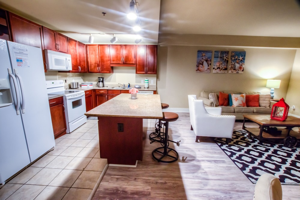 Laketown Wharf Resort by Aneliya's Rentals - photo 313