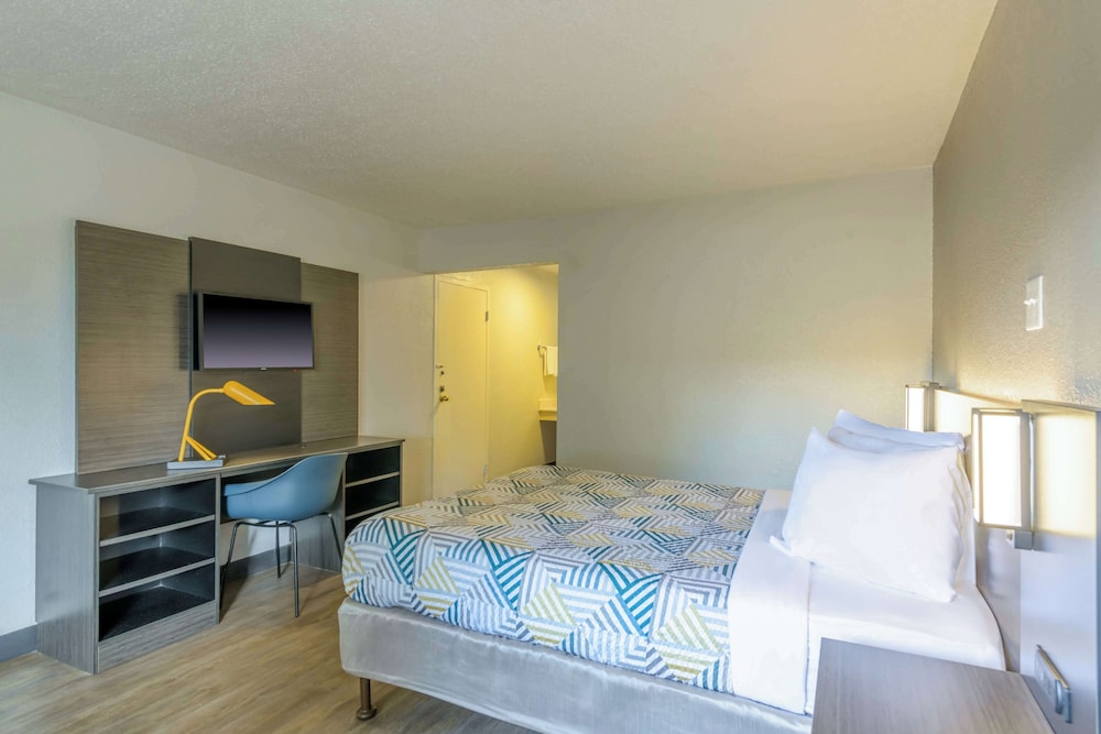 Motel 6 Spring Hill FL Weeki Wachee - photo 12