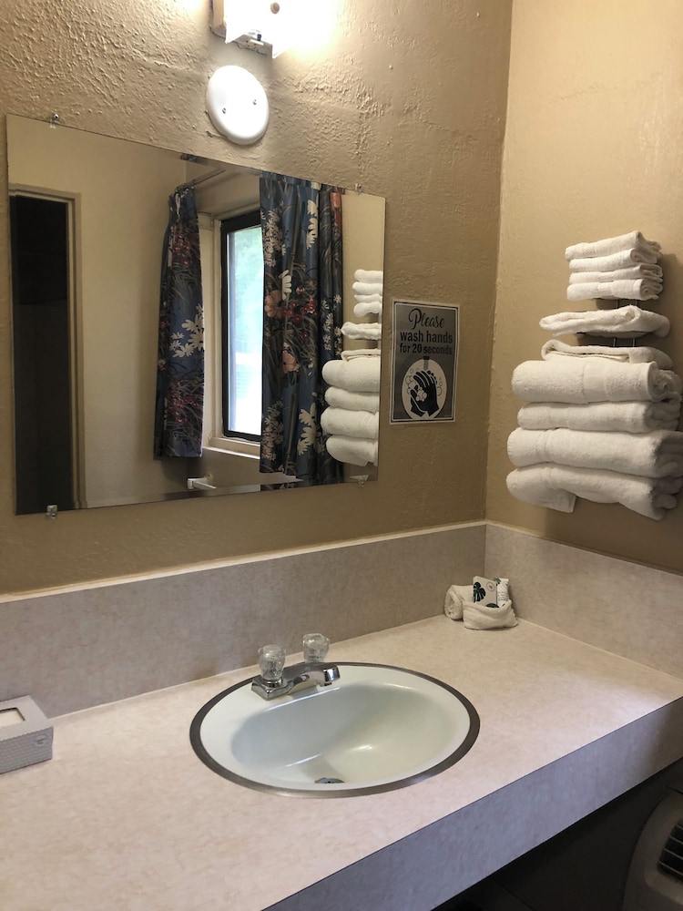 Laurel Park Inn - photo 10