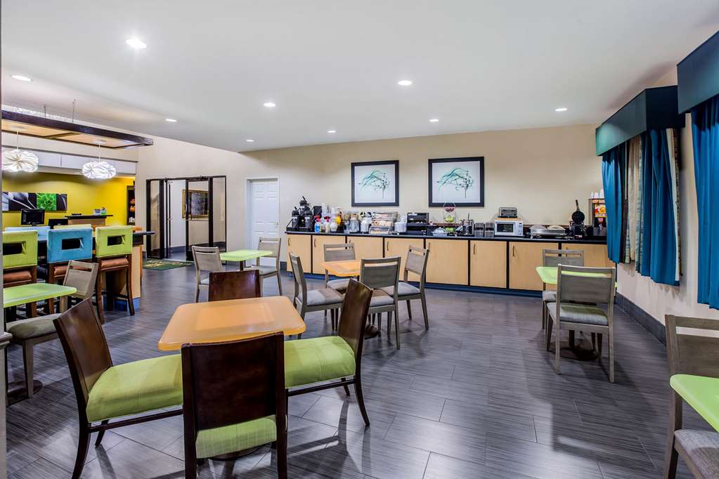 La Quinta Inn & Suites by Wyndham Pasadena - photo 35