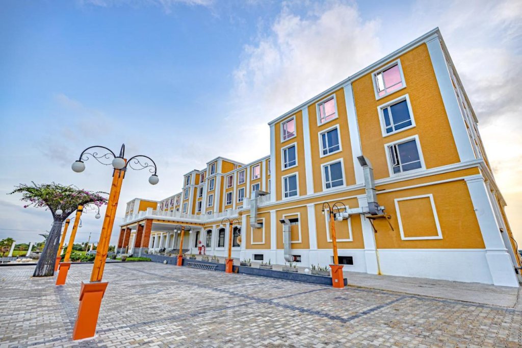 Hotel SRM Grandeurs — hotel in Gummidipundi