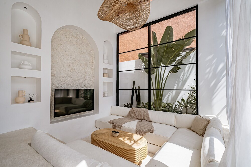 Casa Blanche Canggu — 4-Star Luxury Hotel in Canggu, Indonesia