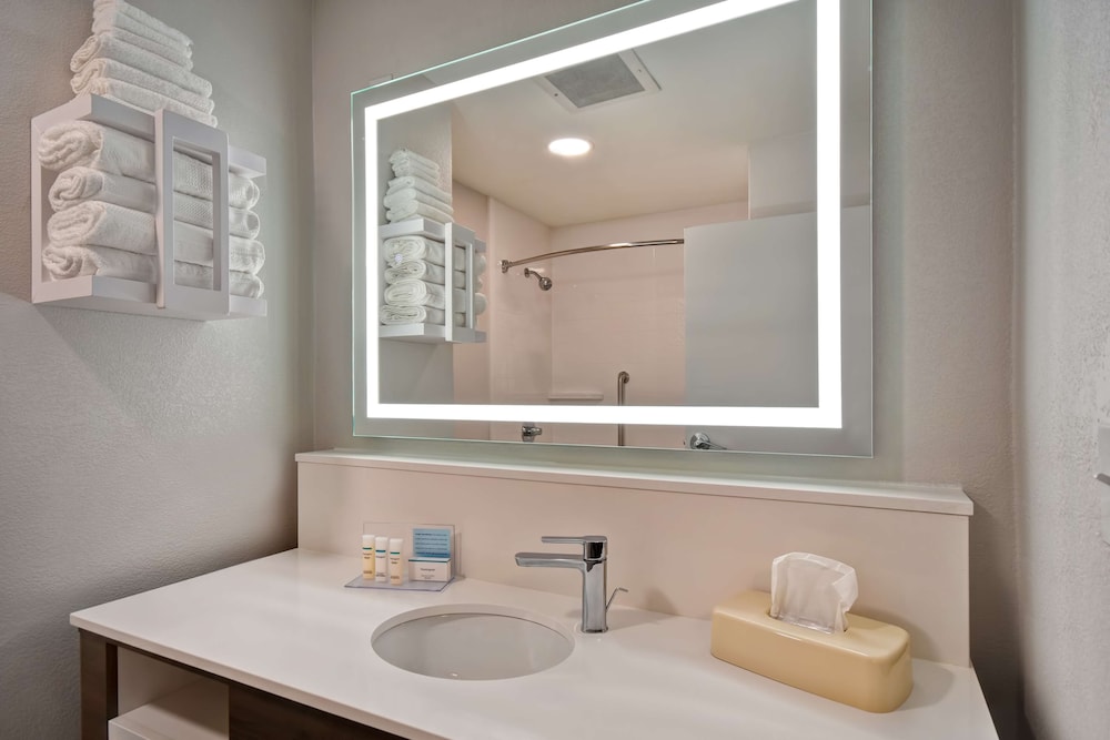 Hampton Inn Potomac Mills Woodbridge - photo 24