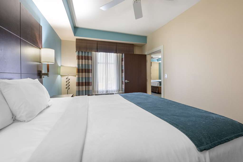 Best Western Plus Midland Suites - photo 9