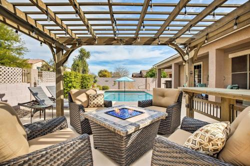 Family Home with Pool BBQ and Fire Pit in Goodyear — 4-Star Luxury Hotel in Goodyear, United States