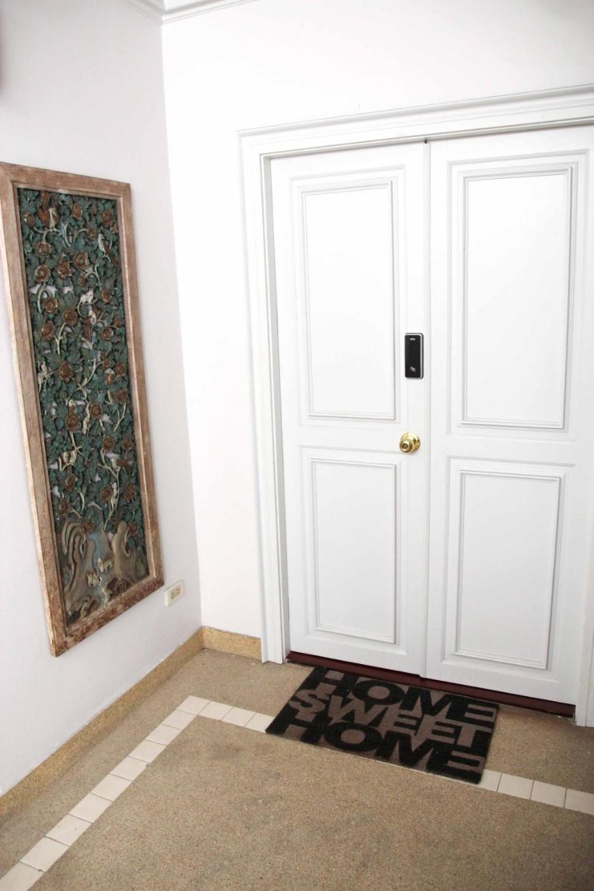 Samsen Suites Spacious 2br Contemporary Thai Style